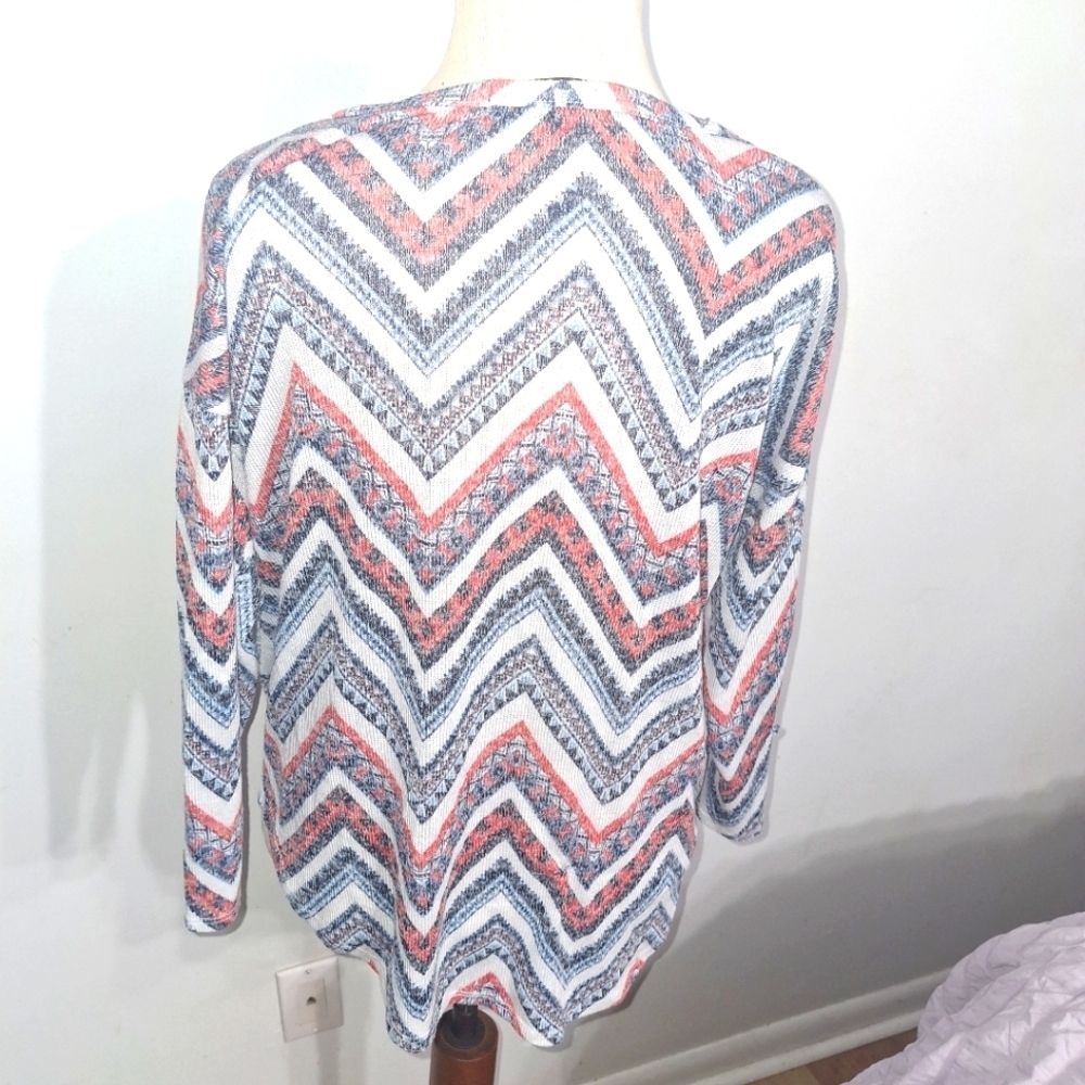 Chevron Patterned Top- W Sz Large - Picture 5 of 7